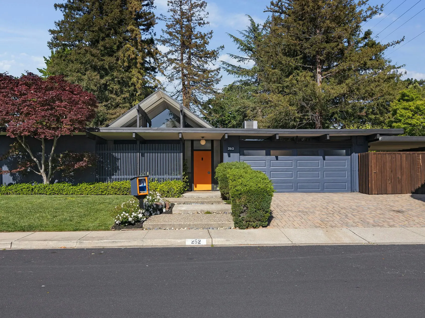 South Bay Eichler home with flat roof